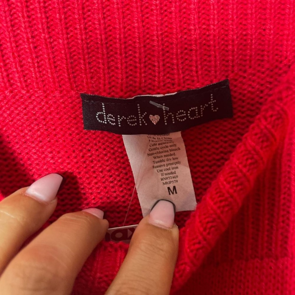 NEW Derek Heart Women's Red Dear Santa She Did It Cold Shoulder Sweater Medium - Picture 4 of 6
